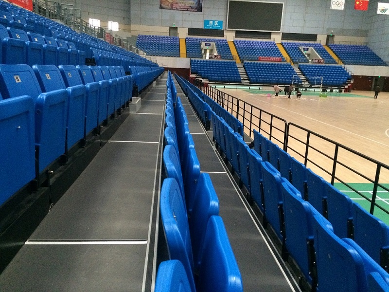 retractable seating system